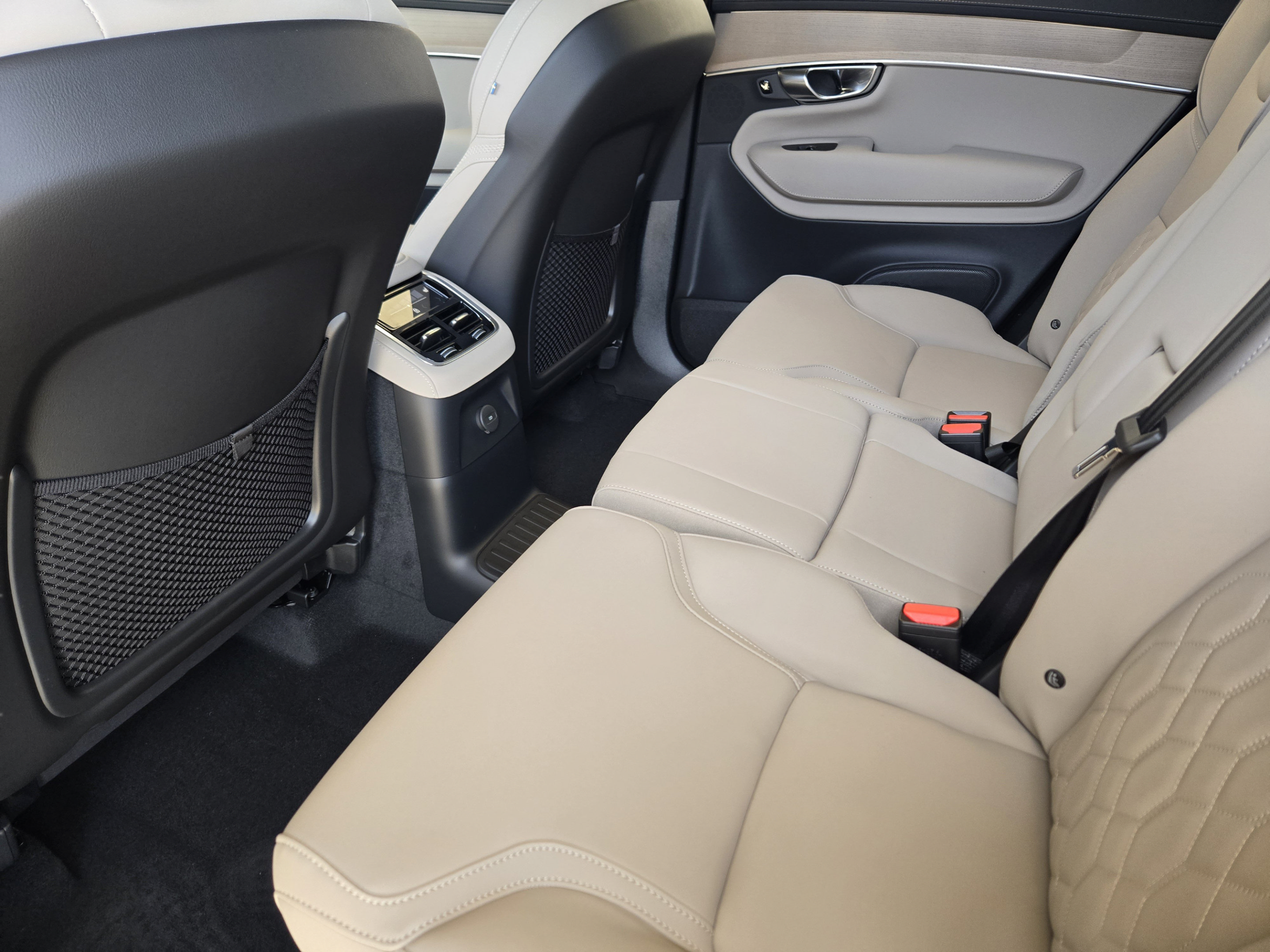 New 2026 Volvo XC90 T8 Plus w/ Protection Package Premier AWD/4WD image 25