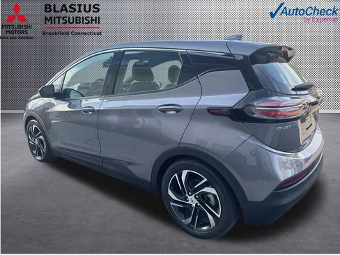 Used 2023 Chevrolet Bolt LT w/ Infotainment Package FWD image 11