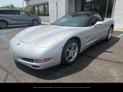 Used 2003 Chevrolet Corvette Convertible w/ Preferred Equipment Group1 RWD image 3