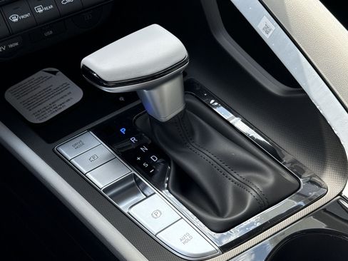 New 2026 Hyundai Elantra Limited FWD image 22