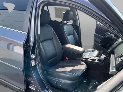 Used 2017 Subaru Outback 2.5i Limited AWD/4WD image 10