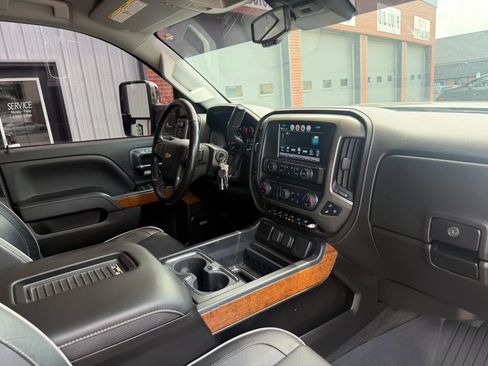 Used 2018 Chevrolet Silverado 2500 High Country w/ Duramax Plus Package AWD/4WD image 18