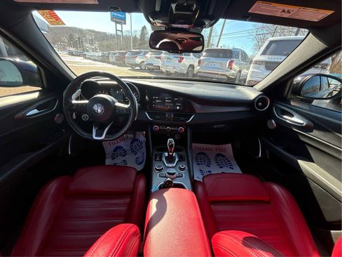 Used 2022 Alfa Romeo Giulia Veloce image 28