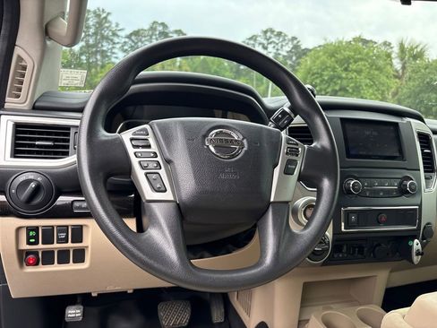Used 2017 Nissan Titan SV AWD/4WD image 8