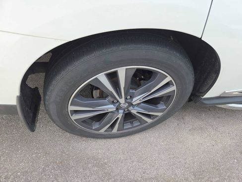 Used 2020 Nissan Pathfinder Platinum image 4