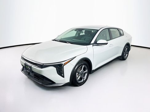 Used 2025 Kia K4 LXS FWD image 3