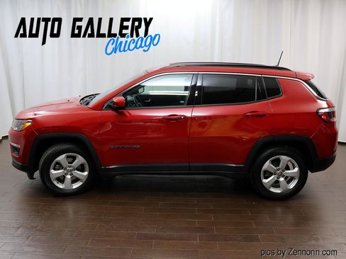 Used 2019 Jeep Compass Latitude FWD image 10