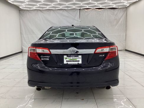 Used 2014 Toyota Camry XLE image 10