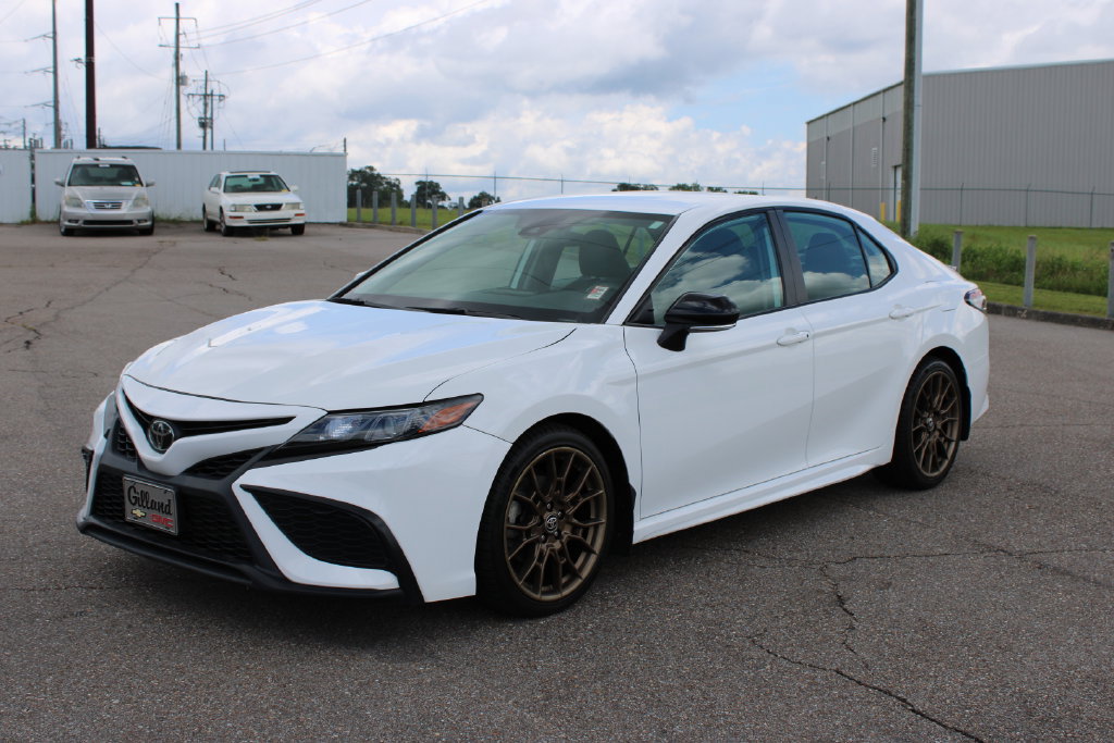 Used 2023 Toyota Camry SE AWD/4WD image 2