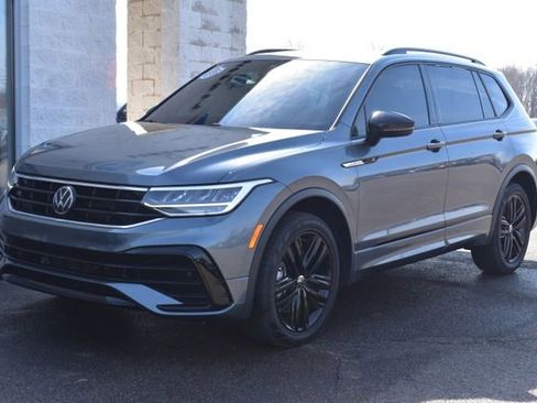 Used 2022 Volkswagen Tiguan SE R-Line image 14