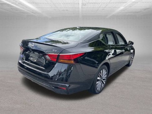 Used 2024 Nissan Altima 2.5 SV FWD image 10