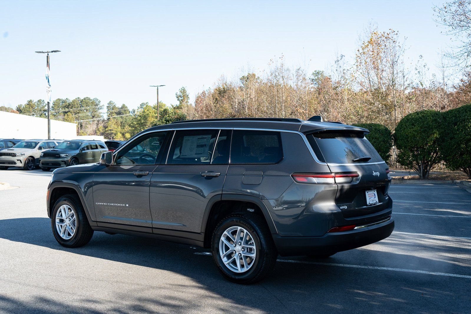 Used 2025 Jeep Grand Cherokee L Laredo RWD image 7