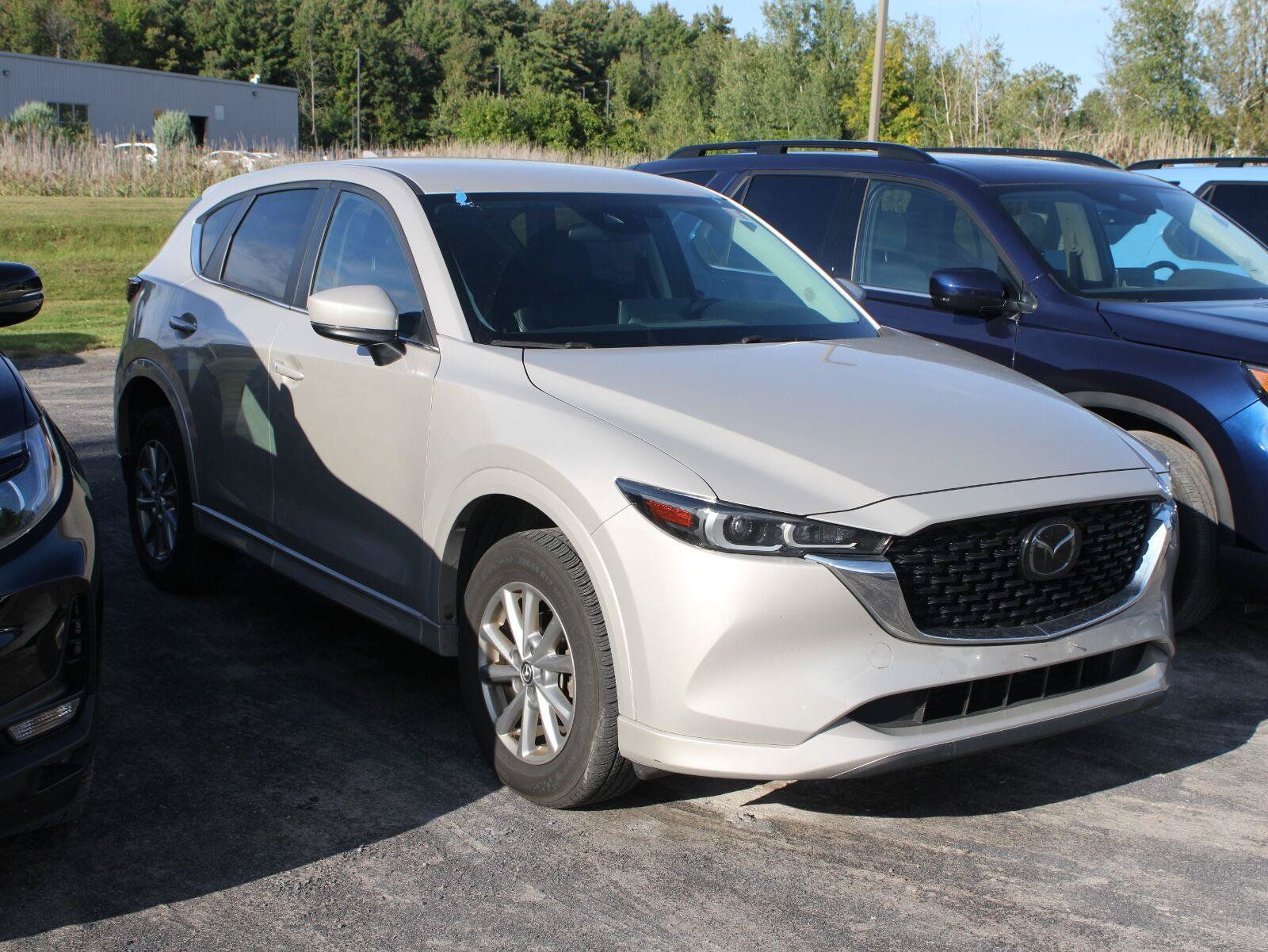 Used 2024 MAZDA CX-5 AWD 2.5 S w/ Select Package image 3
