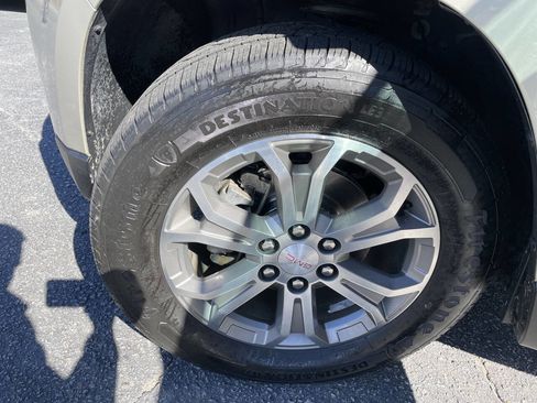 Used 2015 GMC Acadia SLT w/ Technology Package image 32