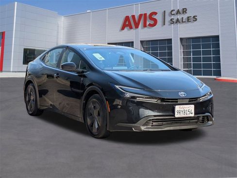 Used 2025 Toyota Prius LE image 3