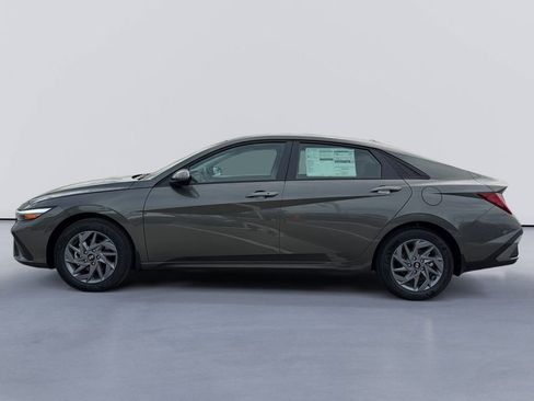 New 2026 Hyundai Elantra Hybrid FWD image 6