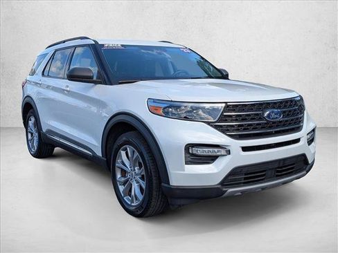 Used 2023 Ford Explorer XLT w/ Equipment Group 202A AWD/4WD image 3