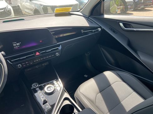 New 2025 Kia Niro EX w/ EX Cold Weather Package image 11