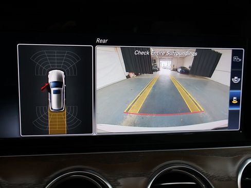 Used 2017 Mercedes-Benz E 400 4MATIC Wagon image 21