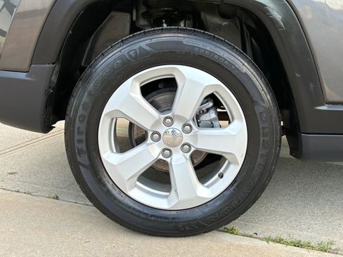 Used 2018 Jeep Compass Latitude w/ Popular Equipment Group FWD image 35