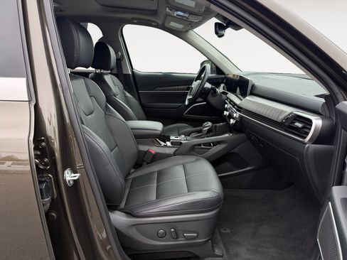 Certified 2025 Kia Telluride EX w/ EX Captain's Chair Package FWD image 19