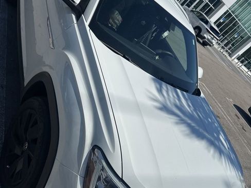 Used 2024 Volkswagen Atlas Cross Sport SE image 4