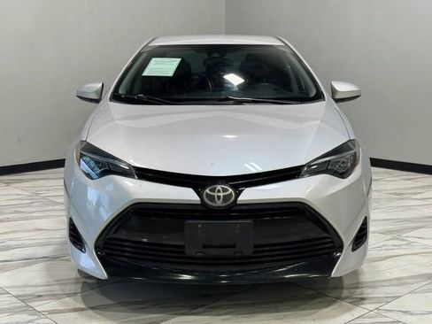 Used 2018 Toyota Corolla LE image 3