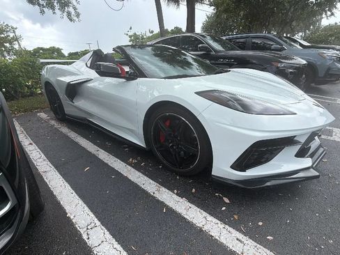 Used 2022 Chevrolet Corvette Stingray Premium Conv w/ Z51 Performance Package RWD image 3