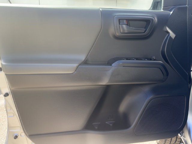 Used 2022 Toyota Tacoma SR AWD/4WD image 13