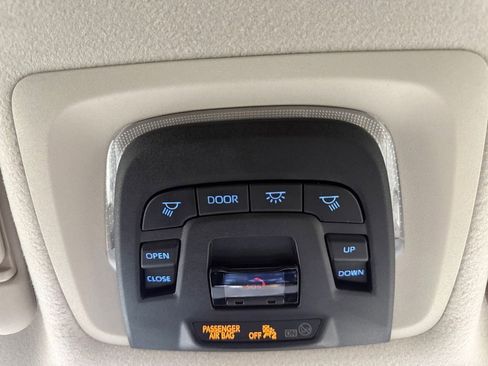 Used 2022 Toyota Corolla Cross XLE image 35