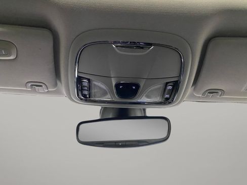 Used 2020 Jeep Cherokee Latitude Plus w/ Comfort/Convenience Group AWD/4WD image 16