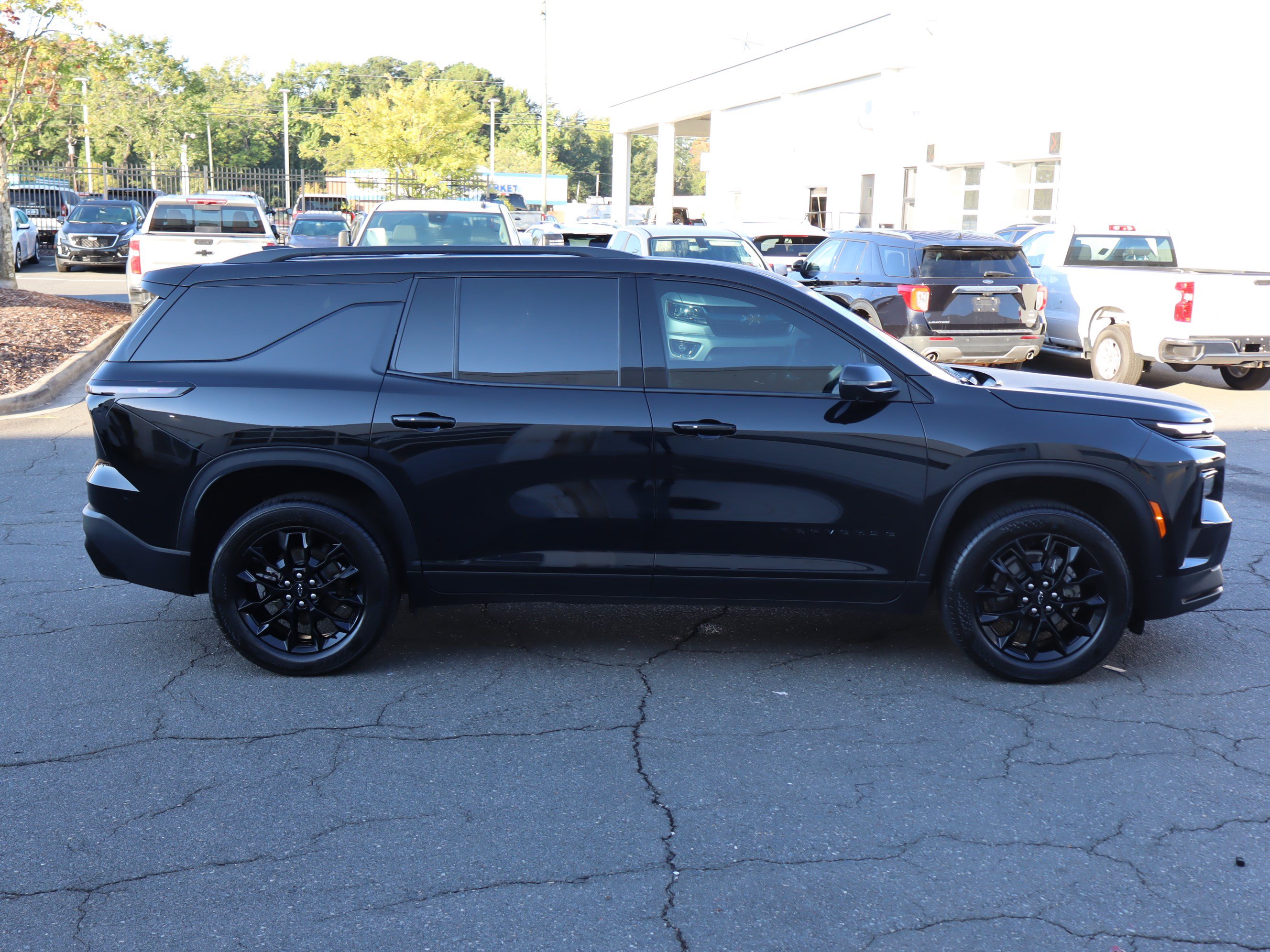 Used 2024 Chevrolet Traverse LT w/ Midnight/Sport Edition FWD image 11