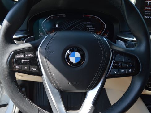 Used 2022 BMW 530i w/ Convenience Package RWD image 14