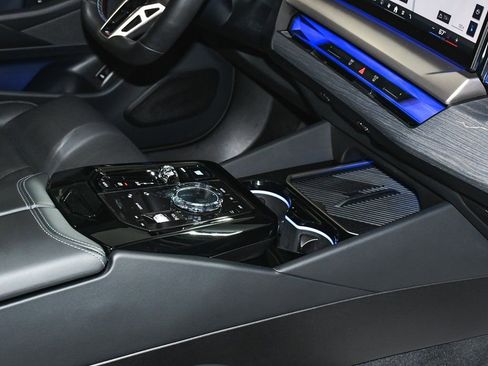 Used 2025 BMW i5 M60 w/ Executive Package image 75