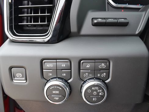 New 2026 GMC Sierra 2500 AT4 w/ AT4 Premium Plus Package image 28