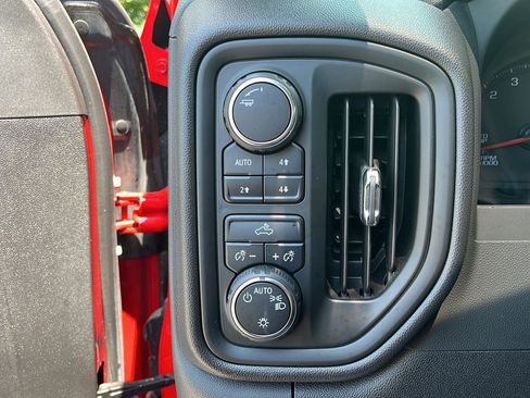 Used 2024 Chevrolet Silverado 1500 Custom Trail Boss w/ Turbomax Blackout Package AWD/4WD image 11