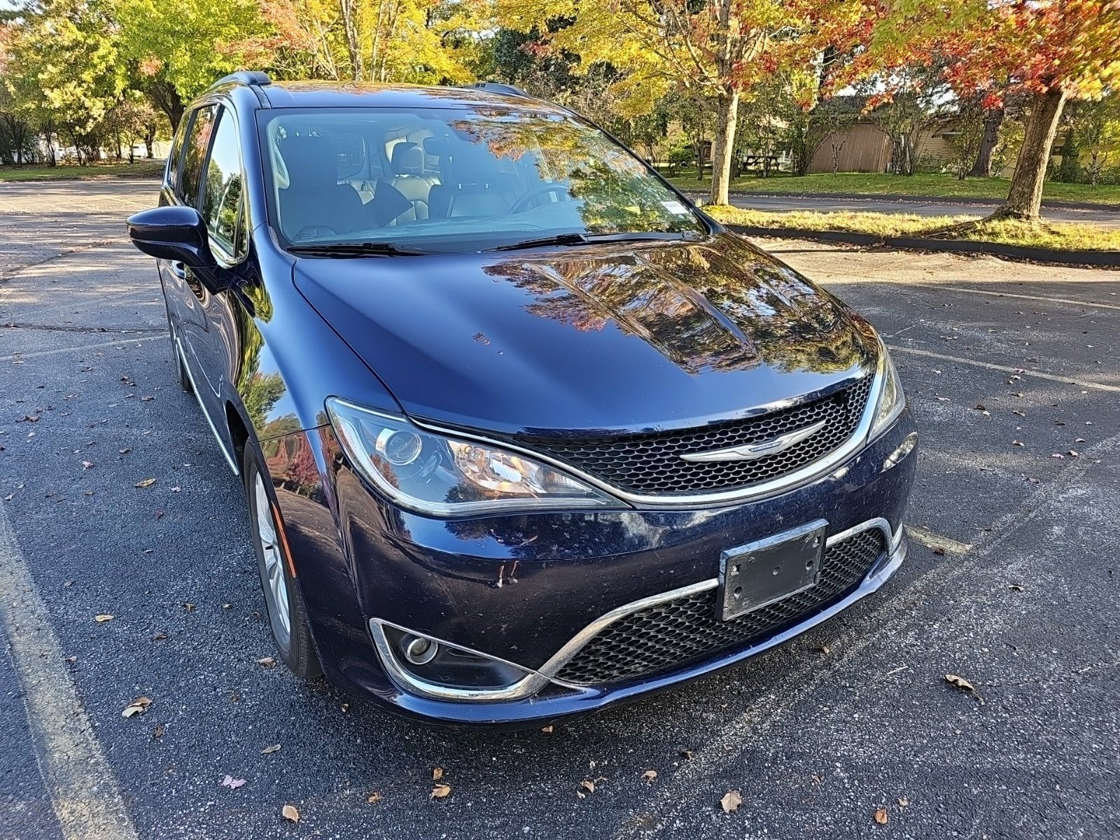 Used 2017 Chrysler Pacifica Touring-L FWD image 8