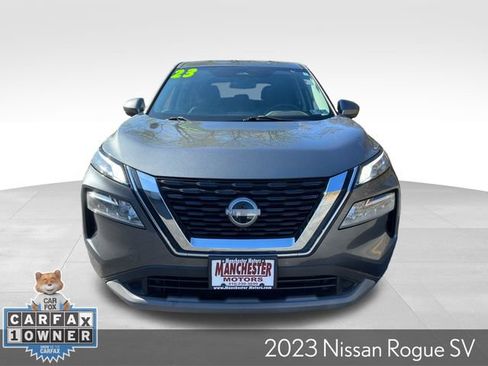 Used 2023 Nissan Rogue SV image 2