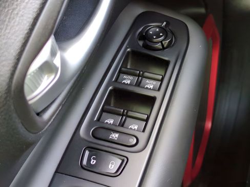 Used 2022 Jeep Renegade Trailhawk image 25