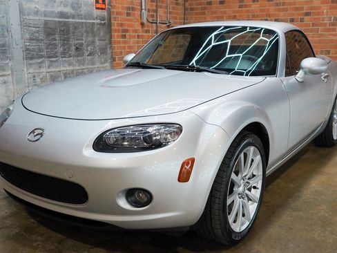 Used 2007 MAZDA MX-5 Miata Grand Touring w/ Premium Pkg RWD image 23