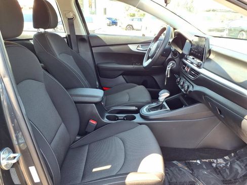 Certified 2023 Kia Forte LXS w/ LXS Technology Package FWD image 7