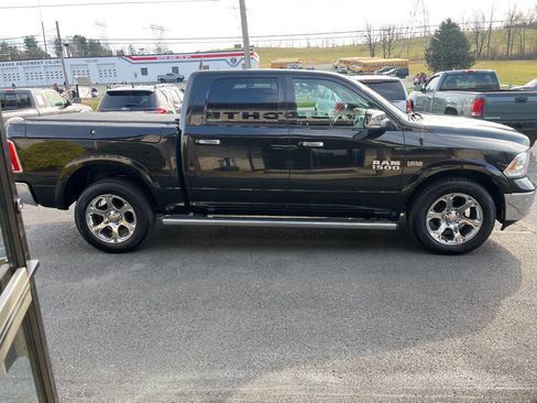 Used 2017 RAM 1500 Laramie w/ Convenience Group image 5