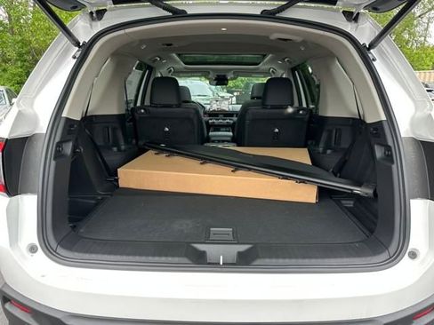 New 2025 Honda Pilot Touring image 38