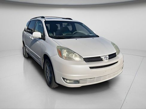 Used 2005 Toyota Sienna XLE image 2