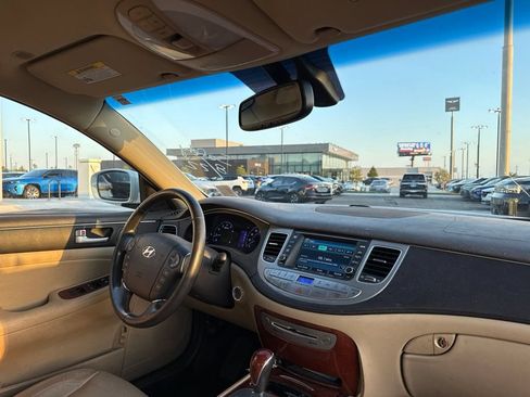 Used 2013 Hyundai Genesis 3.8 w/ Premium Pkg RWD image 21