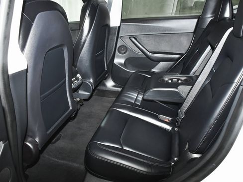 Used 2022 Tesla Model Y Long Range image 48