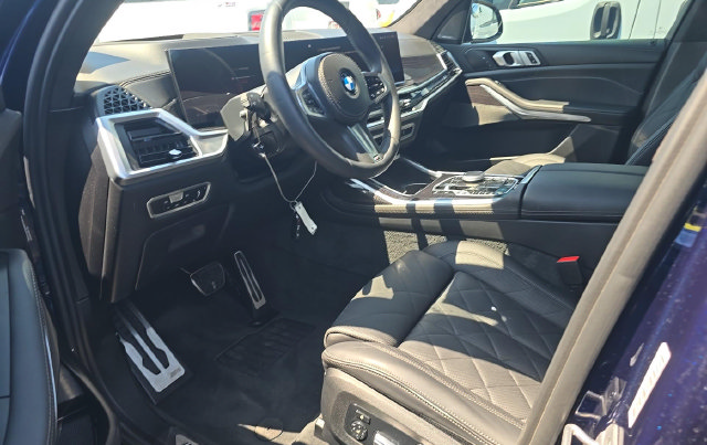 Used 2023 BMW X7 xDrive40i w/ M Sport Package AWD/4WD image 6