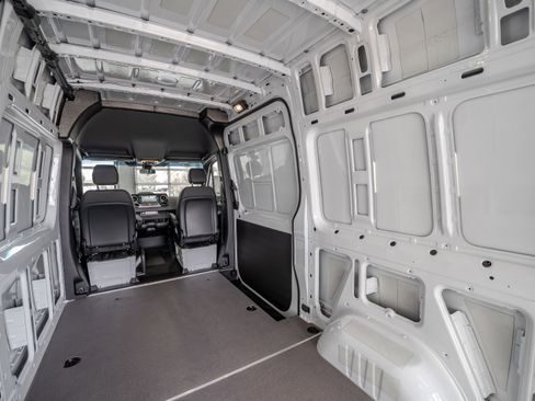 New 2025 Mercedes-Benz Sprinter 2500 image 28