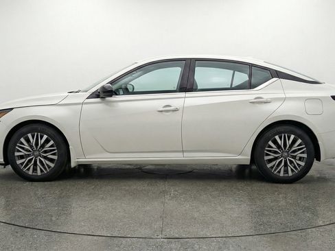 Used 2025 Nissan Altima 2.5 SV FWD image 5