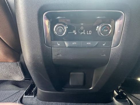 Used 2025 Chevrolet Tahoe High Country AWD/4WD image 23
